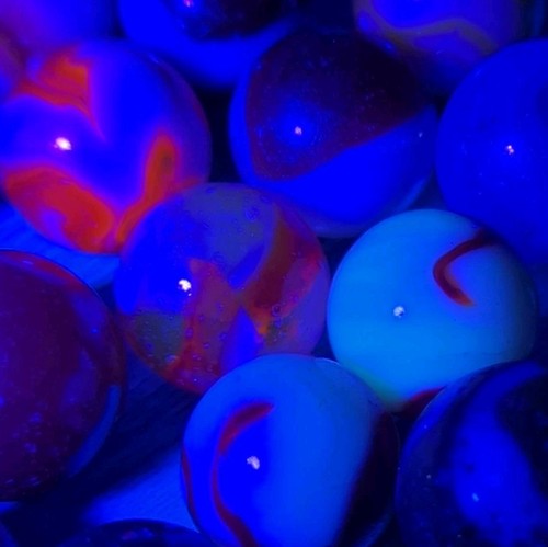Vtg 67 Mixed Lot With UV Reactive Uranium Marbles Various Sizes Types - Picture 11 of 18