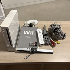 NINTENDO Wii  CONSOLE complete set up with Controller and Nunchuck