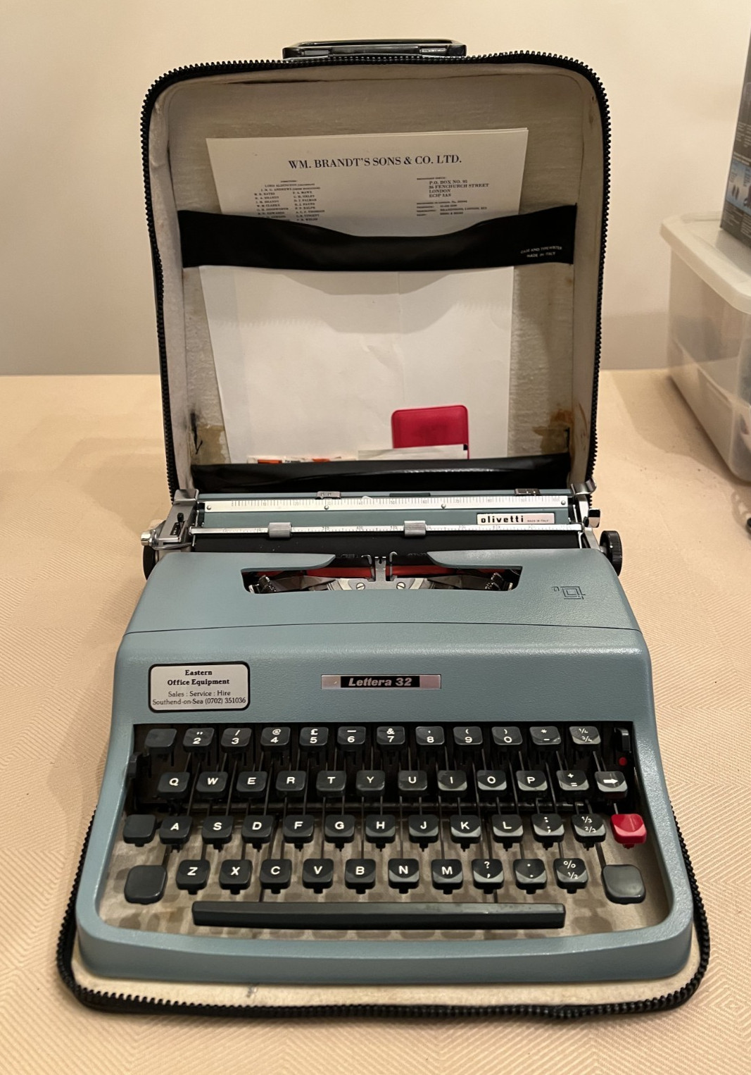 Vintage Olivetti Lettera 32 Portable Typewriter (Made in Italy)
