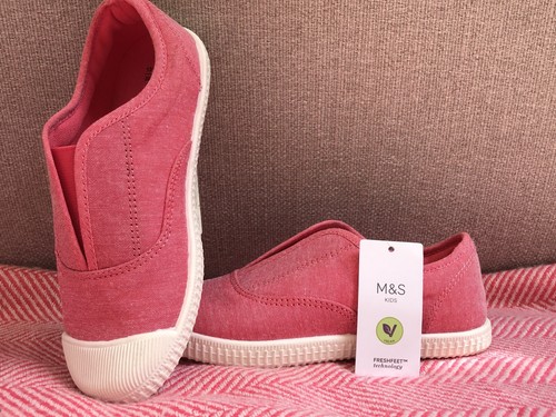 Girls M&S KIDS Pink & White Slip-On Plimsolls Fresh Feet Tech Size UK 13 - Picture 2 of 8