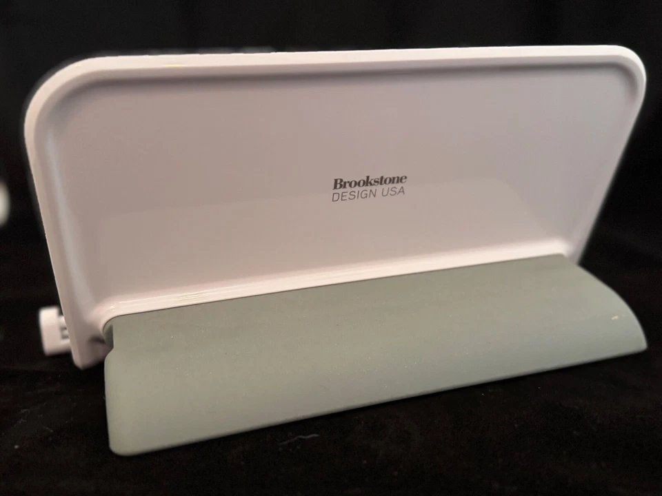 Brookstone Soporte Universal para Tableta con Teclado Inalámbrico, Bluetooth, ¡Espléndido! Foto 2 de 4