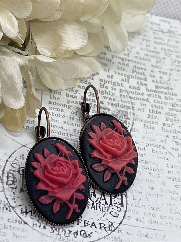 Pendiente camafeo cumpleaños aniversario ajuste gótico rojo y negro latón oro rosa Foto 2 de 4