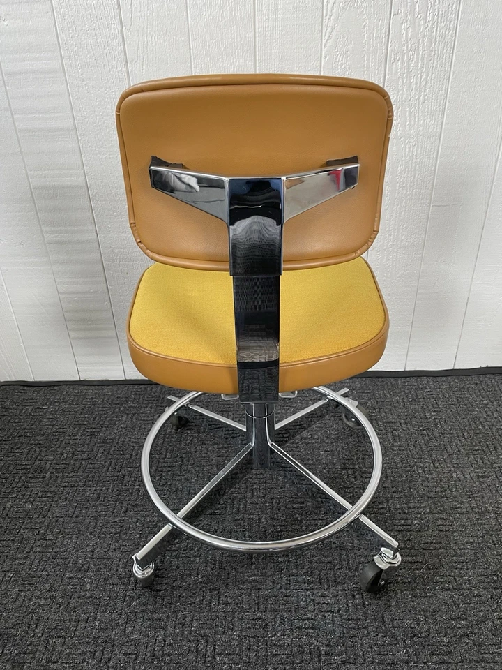 Silla de dibujo Steelcase vintage 1960 1970 MCM cromada respaldo en T amarilla rodante Foto 3 de 4