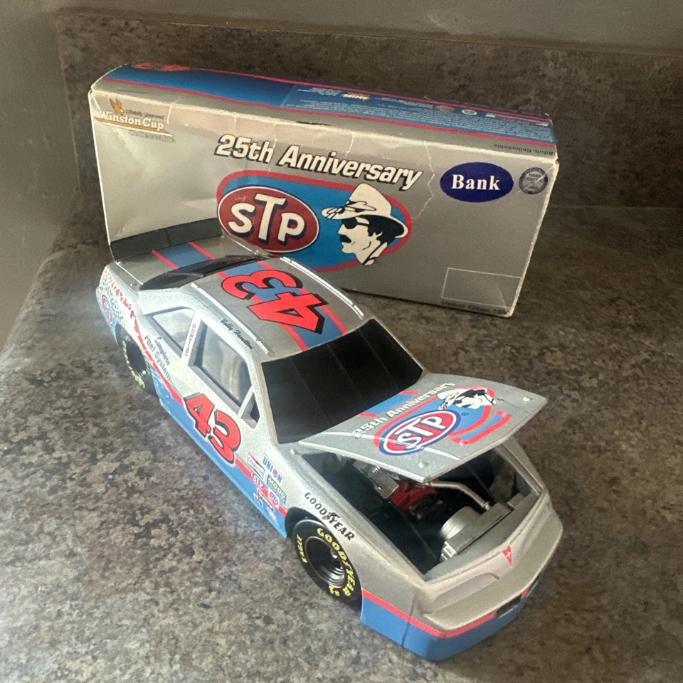 Bobby Hamilton STP 25 aniversario 1984 azul/rojo #43 acción 1:24 NASCAR diecast Foto 2 de 4