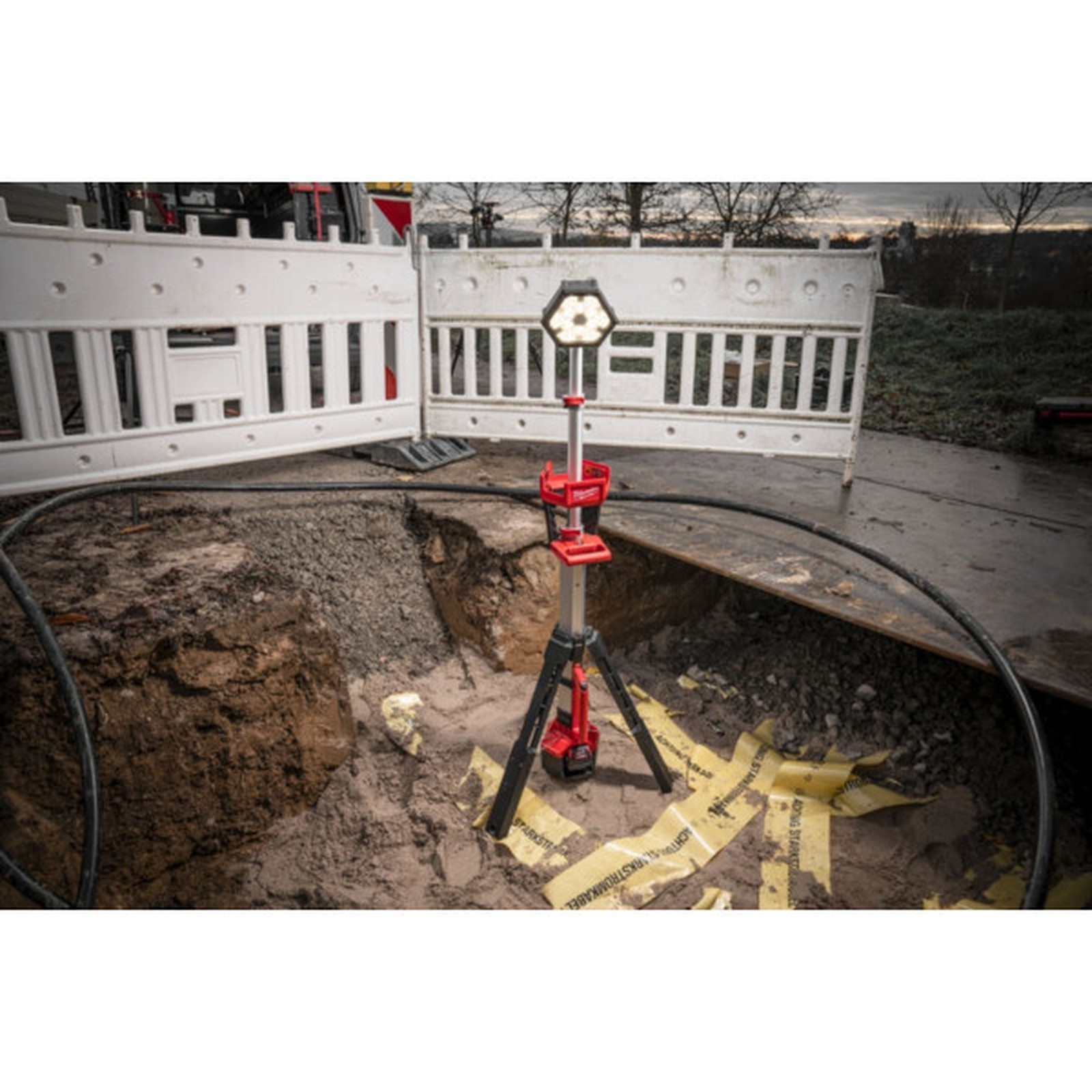 MILWAUKEE M18 Stand Area Light Bare Unit - M18 SAL2-0 - TRUEVIEW High Definition
