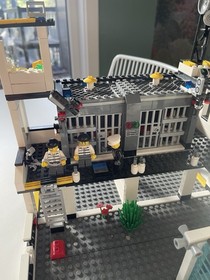 LEGO 7744 City Police Headquarters 90% Complete INCOMPLETE Sold As Is
