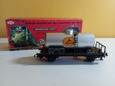 SMCF, Spur HO, 2-achsiger Kesselwagen, AVIA, im Karton.