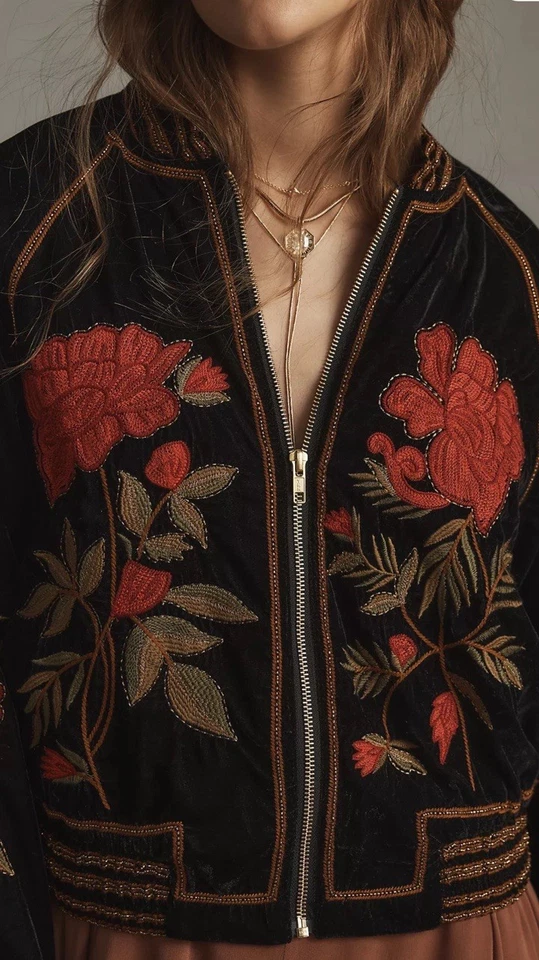 Jaqueta Bombardeiro Anthropologie Bordada Floral Zíper Rosa Preta Vermelha P NOVA - Imagem 3 de 4