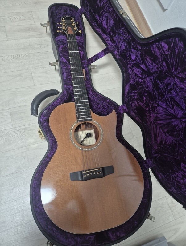 Charis SJ Custom (Lucky Strike Redwood + Premium Honduran Rosewood)