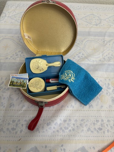 American Girl Puppe Melody TRAVEL ESSENTIALS Set roter Koffer Toilettenartikel EUC Motown - Bild 8 von 21