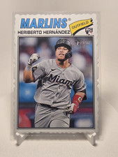 Topps 2026 Heritage Rookie #323 Heriberto Hernandez Deckle Edge Miami Marlins