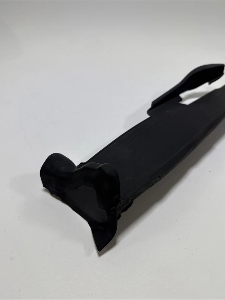 AUDI S3 A3 2015-2020 sedán - cubierta de capucha izquierda / moldura 8V0821169E usado OEM Foto 2 de 4