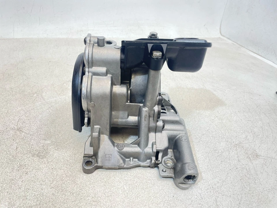 Bomba de vacío de aceite de motor diésel para BMW F10 535I N57 3.0 2014-2018 11417823009 Foto 2 de 4