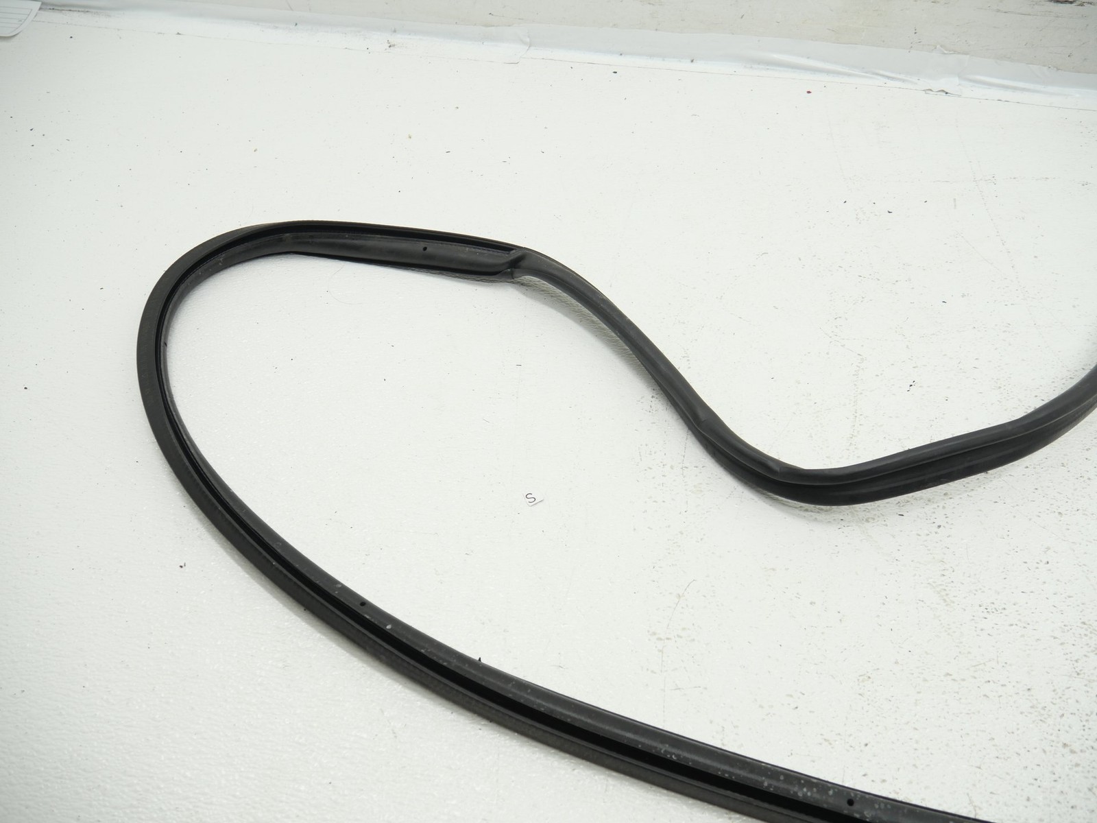 Audi R8 Plus Spyder 2017-2018 Front Trunk lid seal