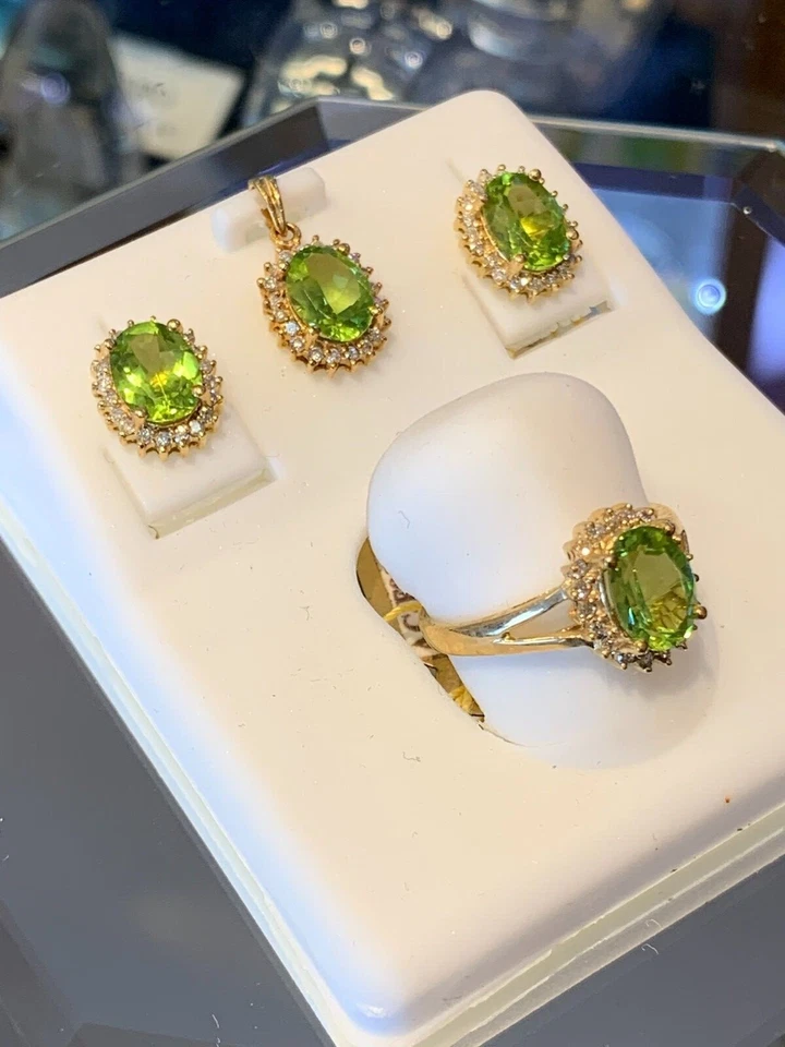 Set of Green Peridot [earrings, ring, pendant] 14kt white gold [Set of Jewellery - Image 2 of 4