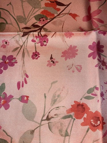 AUTHENTIC VALENTINO TWILL SILK SCARF FLORAL PINK SQUARE 35" x 35" NEW - Picture 11 of 11