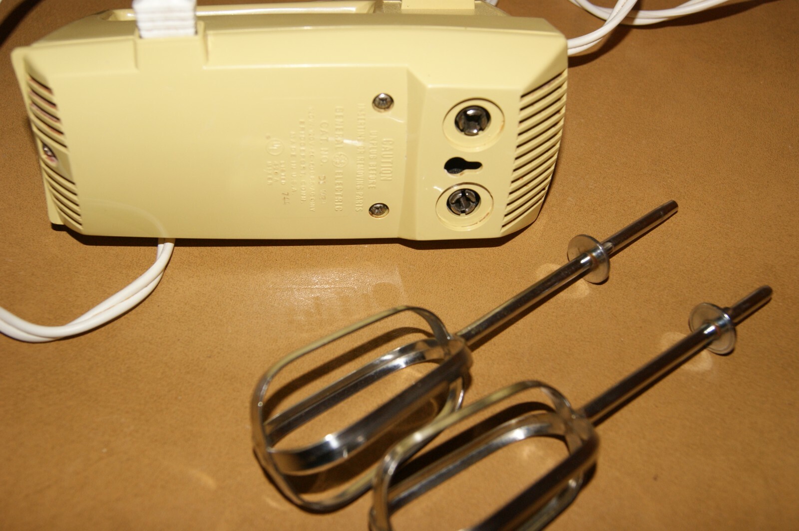 Vintage GE General Electric 3speed Hand Mixer Harvest Gold D1M24 eBay