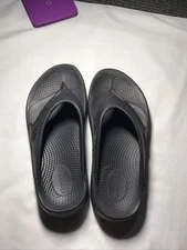 OOFOS Oolala Black Women’s US 8 EU 39 Flip Flop Thong Recovery Sandals (Men’s 6)