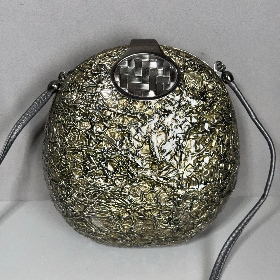 Bolso de noche Rodo metálico aplastado con cubierta dura cierre de fibra de carbono Italia Foto 2 de 4