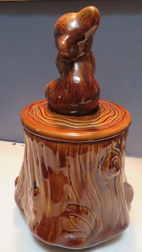 Vintage Squirrel with Acorn Cookie Jar - Picture 2 of 4