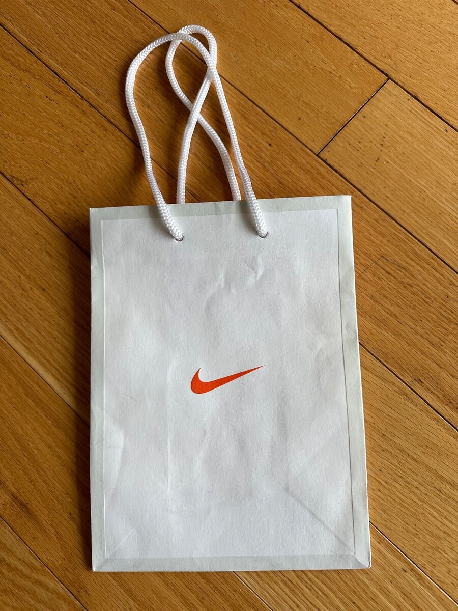 Small pre~owned NIKE paper gift/shopping bag~7 Small pre~owned NIKE paper gift/shopping bag~7