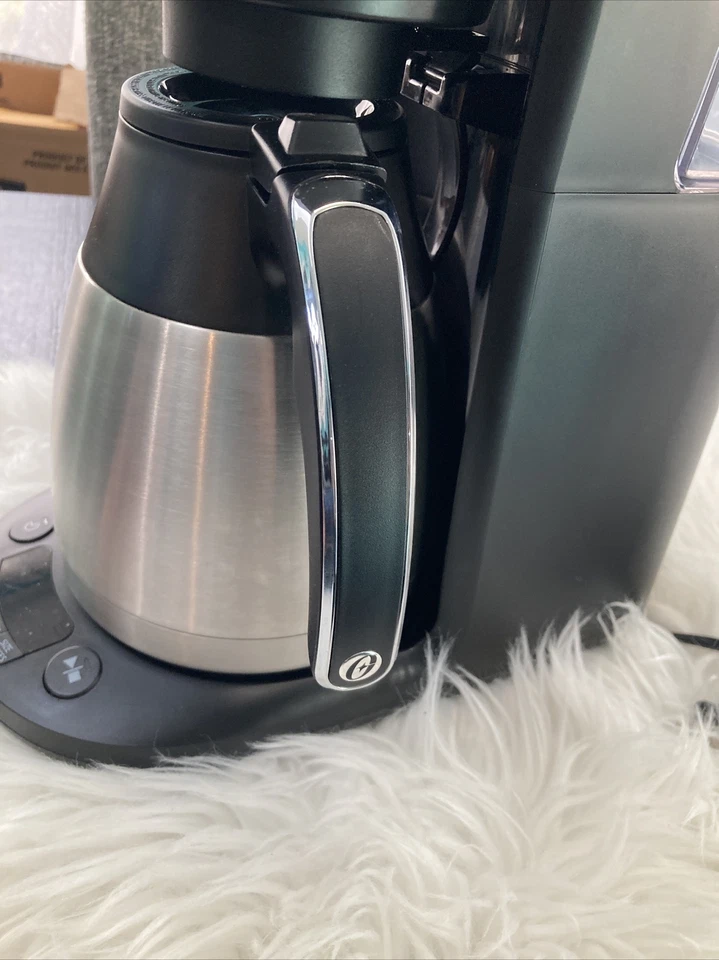 Combo cafetera Oster Pod + cafetera negra BVST-SS12XTH-033 probado funciona Foto 3 de 4