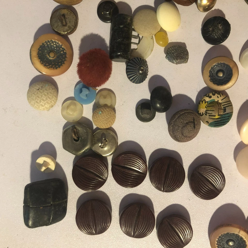 Vintage Shank Button Mixed Lot Bakelite Etc. 1930s - 60s - Image 2 of 4