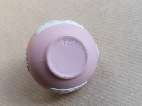 WEDGWOOD PINK JASPER MINIATURE LIDDED SUGAR BOWL (11683) - Picture 6 of 7