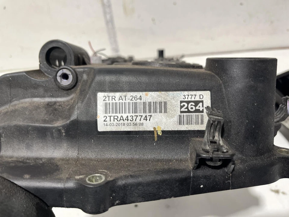 Toyota HIACE Rocker Cover 2.7 2TR-FE TRH 03/05-02/15 - image 2 of 3