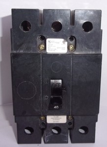 EATON CUTLER HAMMER GHC3040DS1 3 POLE 40 AMP CIRCUIT BREAKER 120 v