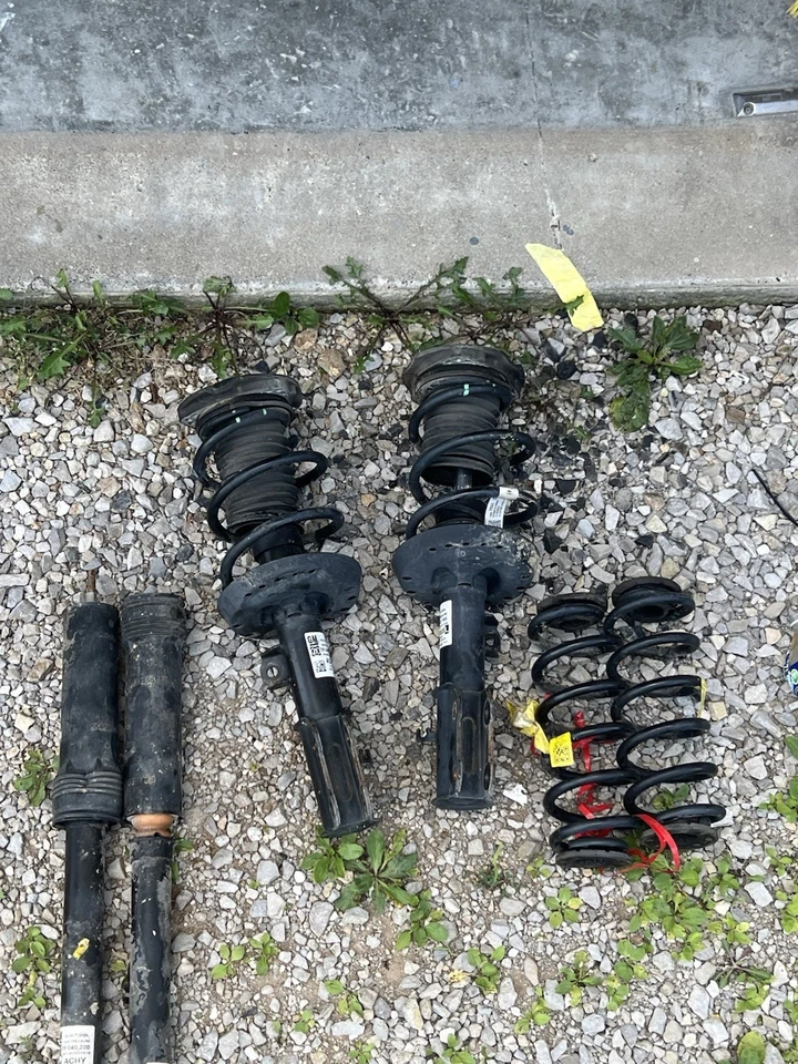 Kit completo de puntales delanteros y amortiguadores traseros para Chevrolet Cruze 2016-2019 Foto 2 de 4