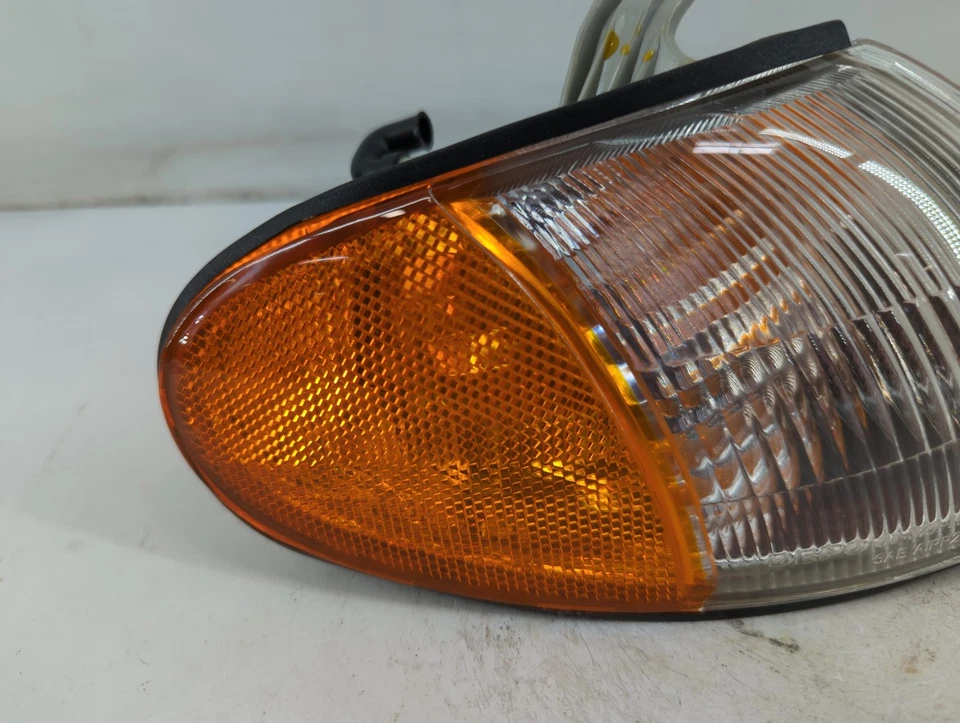 Luz delantera derecha Hyundai Accent 1995-1997 pasajero OEM FO02H Foto 2 de 4