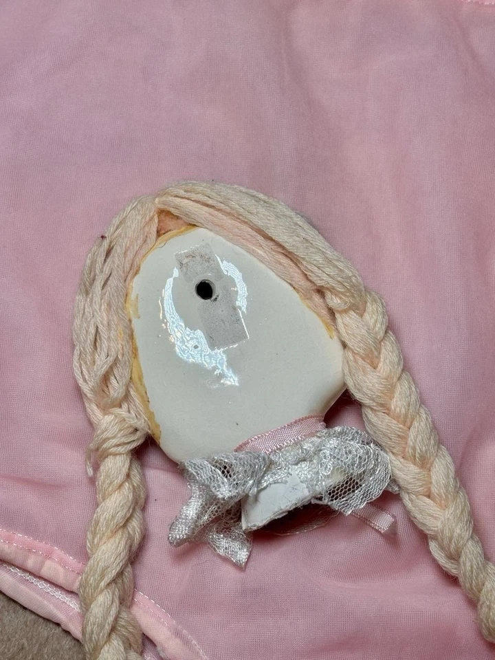 Muñeca colgante de pared vintage hecha a mano, trenzas largas y cara pintada Foto 3 de 4