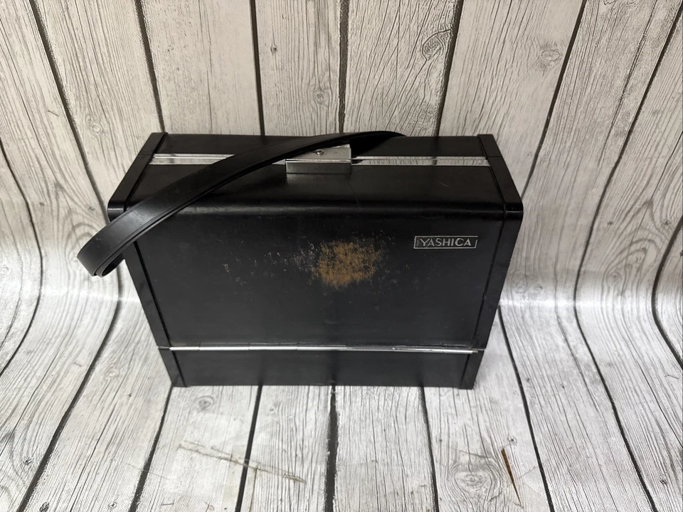 Estuche rígido para cámara Yashica vintage solo con correa Foto 2 de 4