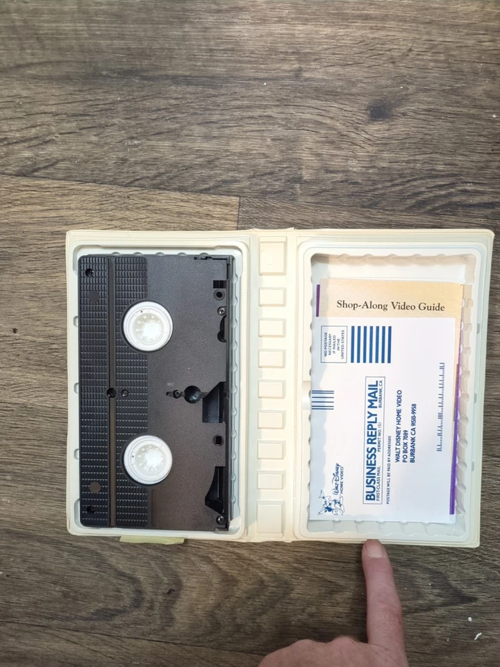 20,000 Leagues Under the Sea Walt Disney Family Film Collection VHS - Image 3 of 4