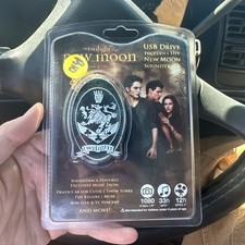 Twilight Saga Cullen Crest USB Preloaded  w/ New Moon Soundtrack BRAND NEW
