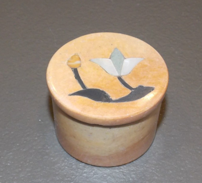 Vintage Fetco Hand Made Soap Stone Inlay Flower Round Trinket Box
