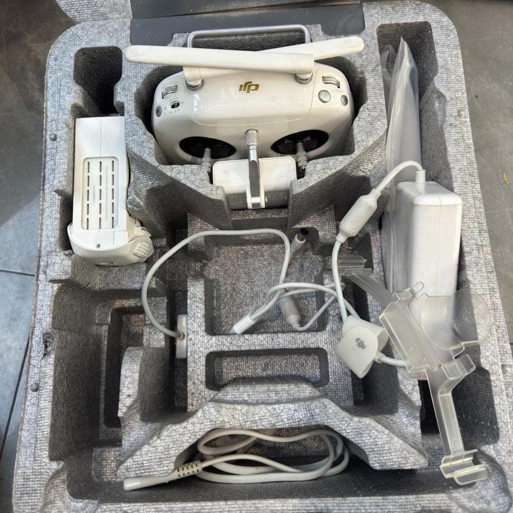 DJI Phantom 4 Pro V2.0 Drone 20MP/4K 3-Axis Gimbal Camera DJI Phantom 4 Pro V2.0 Drone 20MP/4K 3-Axis Gimbal Camera