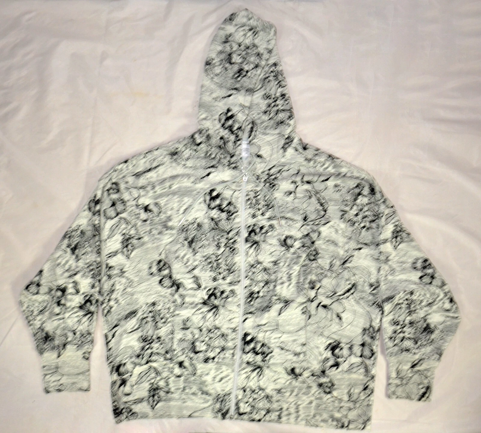 NWT Athleta 3X Plus Eden Floral Black White Balance Sweatshirt Hoodie #860112
Opens in a new window