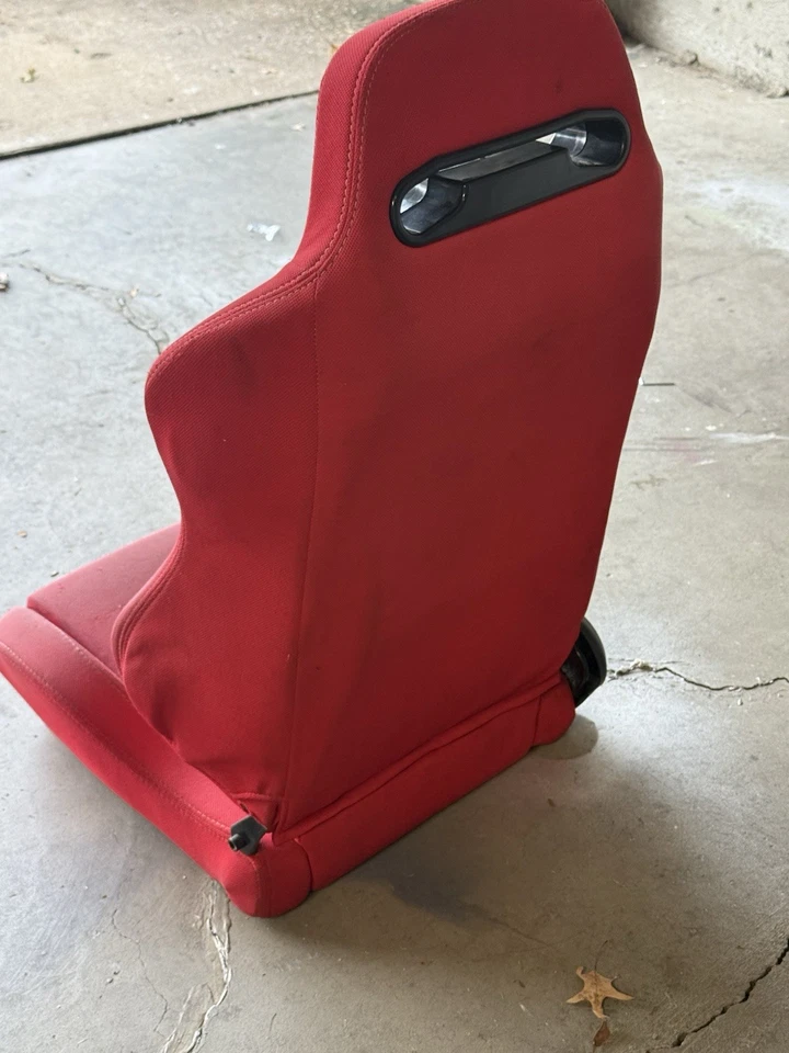 ASIENTO DE PASAJERO USADO ROJO NRG. NECESITA IRSE. EN VENTA. LEER DESCRIPCIÓN Foto 2 de 4