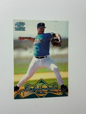 1998 Pacific Paramount Platinum Blue No.160 Livan Hernandez  -              L878