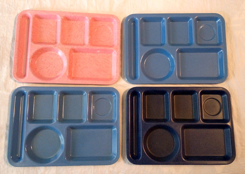 Carlisle Set of 4 Melmac Cafeteria School Lunch Food Trays 6 Compartments