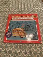 The Magic School Bus In The Haunted Museum: - 0590484125, Linda Beech, paperback