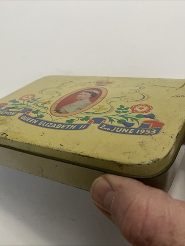 Queen Elizabeth II Coronation June 1953, Souvenir Cadburys Chocolate Tin. Empty. - Picture 5 of 8