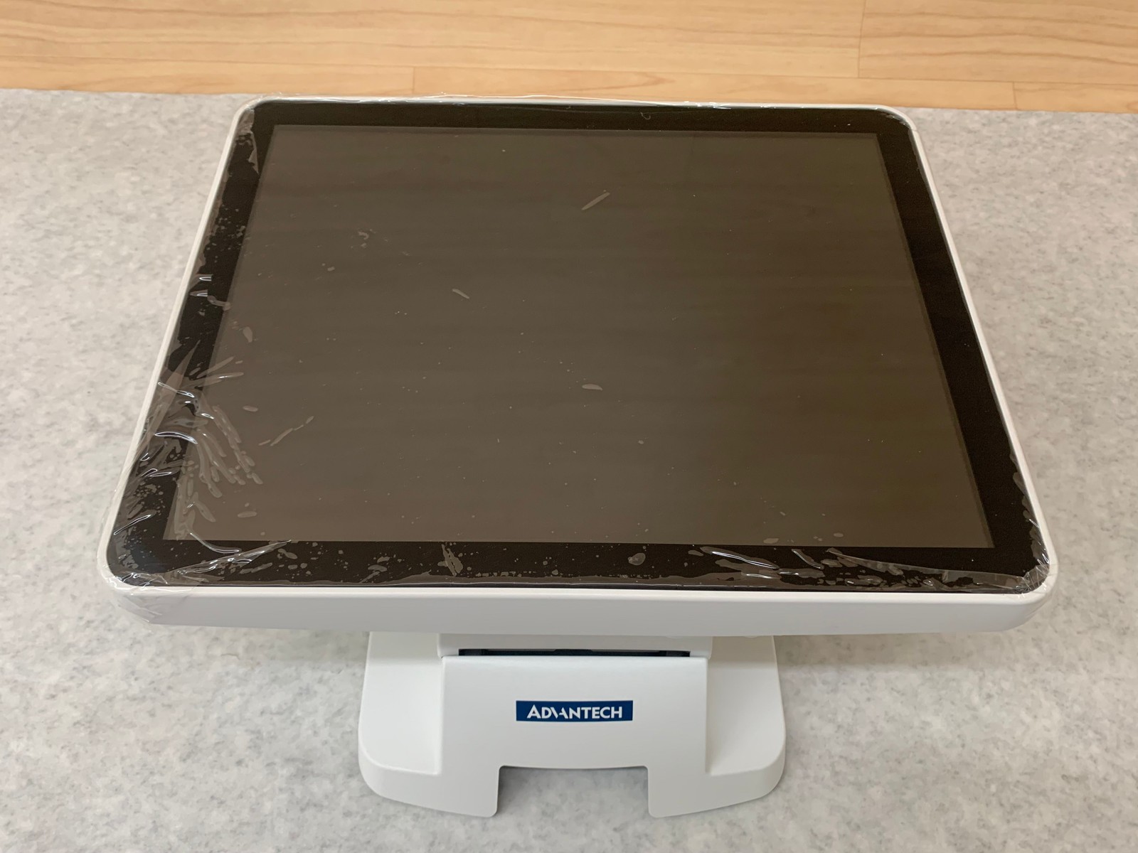 Advantech UPOS211DP1906-T 15인치 LED Intel J1900 4GB RAM 64GB SSD 일체형 POS 시스템