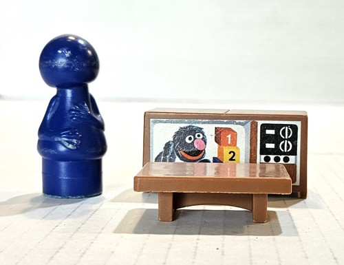 Vintage Fisher-Price Little People Sesame Street Grover w Gover TV - Picture 2 of 5
