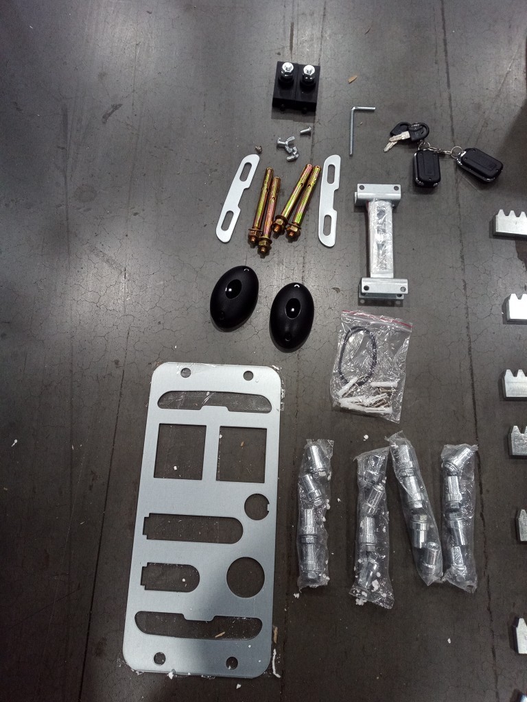 Blütezeit 1400lb Automatic Gate Opener 3-in-1 WiFi, Battery, Solar Panel- Used