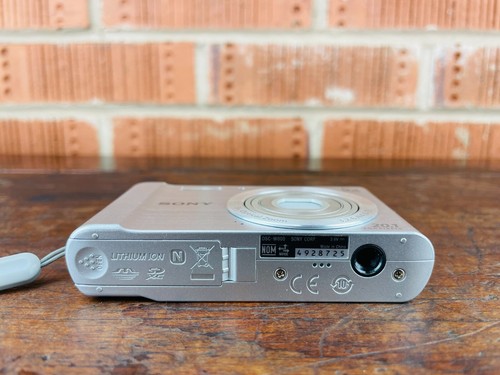 Sony Cyber-shot DSC-W800 Digital Compact Camera 20.1 MP 5x Optical Zoom Silver - Picture 13 of 15