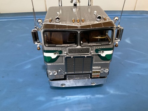 Franklin Mint - Precision 1979 FreightLiner Semi Truck with Trailer 1:32 - Picture 15 of 24