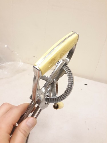 Vintage Hand Mixer Egg Beater with Crank, Stainless Steel USA Farmhouse - Picture 6 of 8
